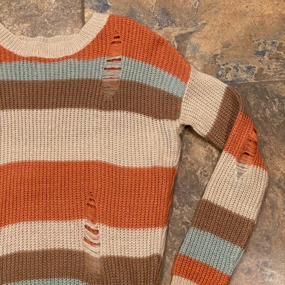 Distressed Sweater - Picture 3 of 5